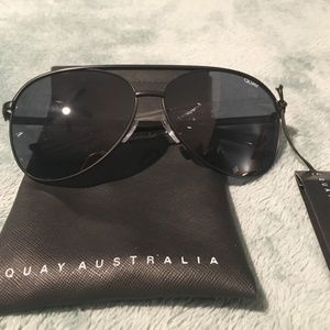 Quay Aviators NWT Sunglasses-Vivienne Black/Smoke